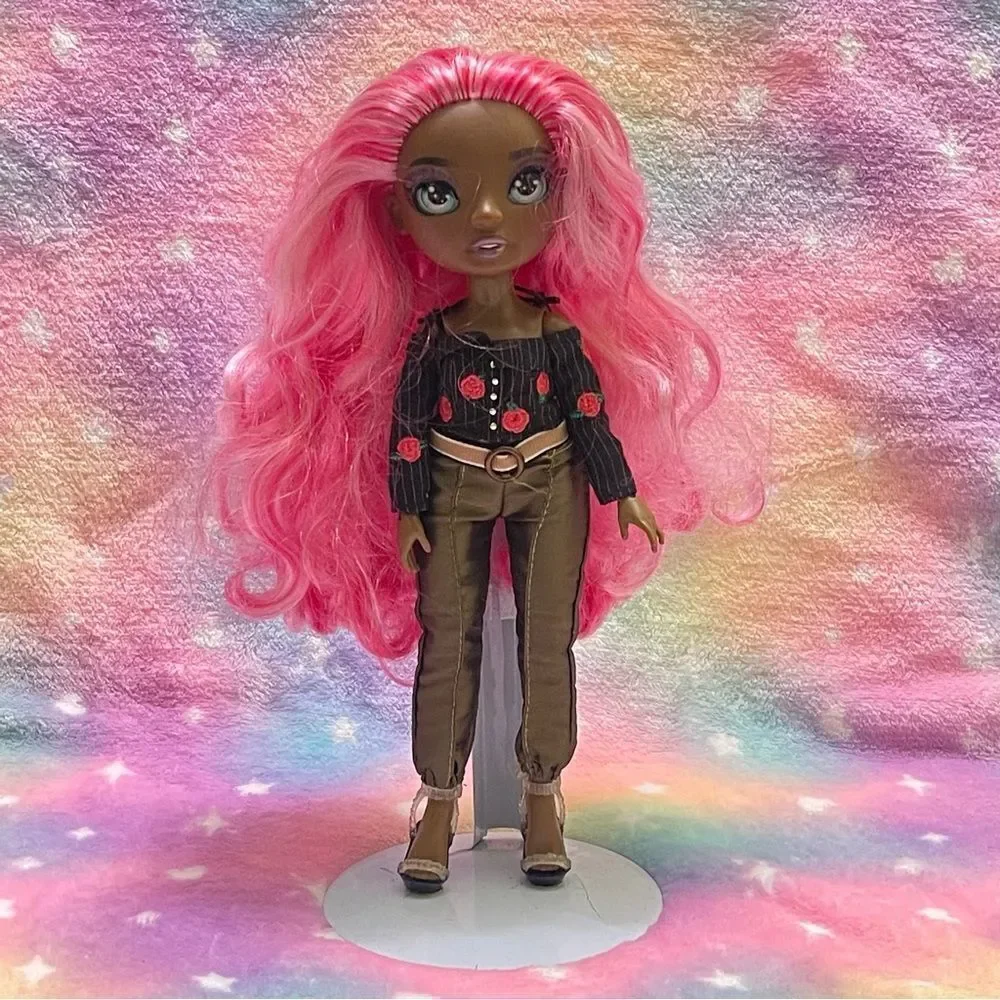 Rainbow  🌈🩷🩷High Dari Roselyn doll